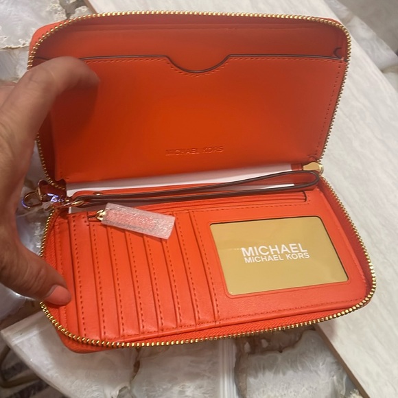 Michael Kors jet set phone holder wallet - Picture 6 of 7